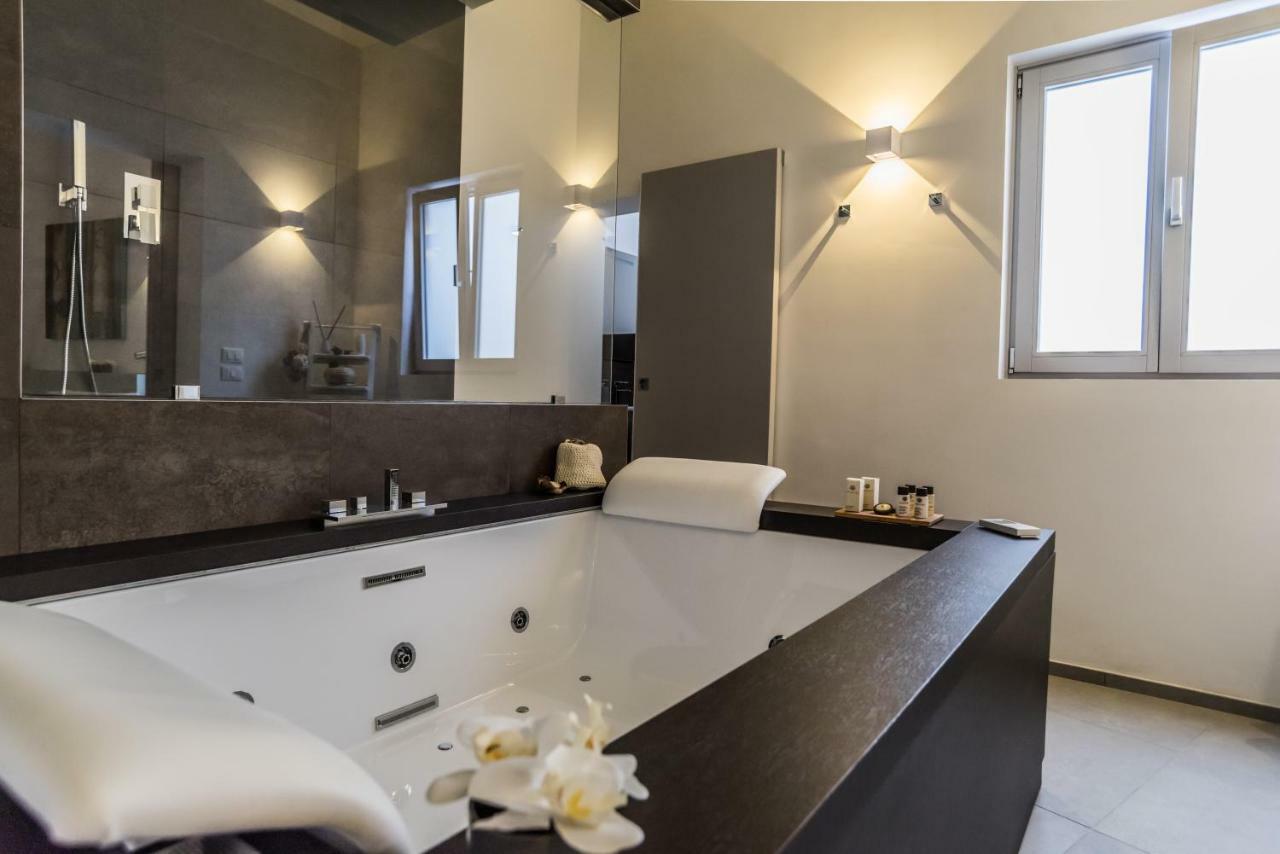 Elle Suite Lecce Bagian luar foto